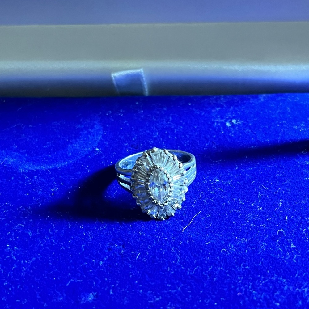Elegant Silver Women's Ring
